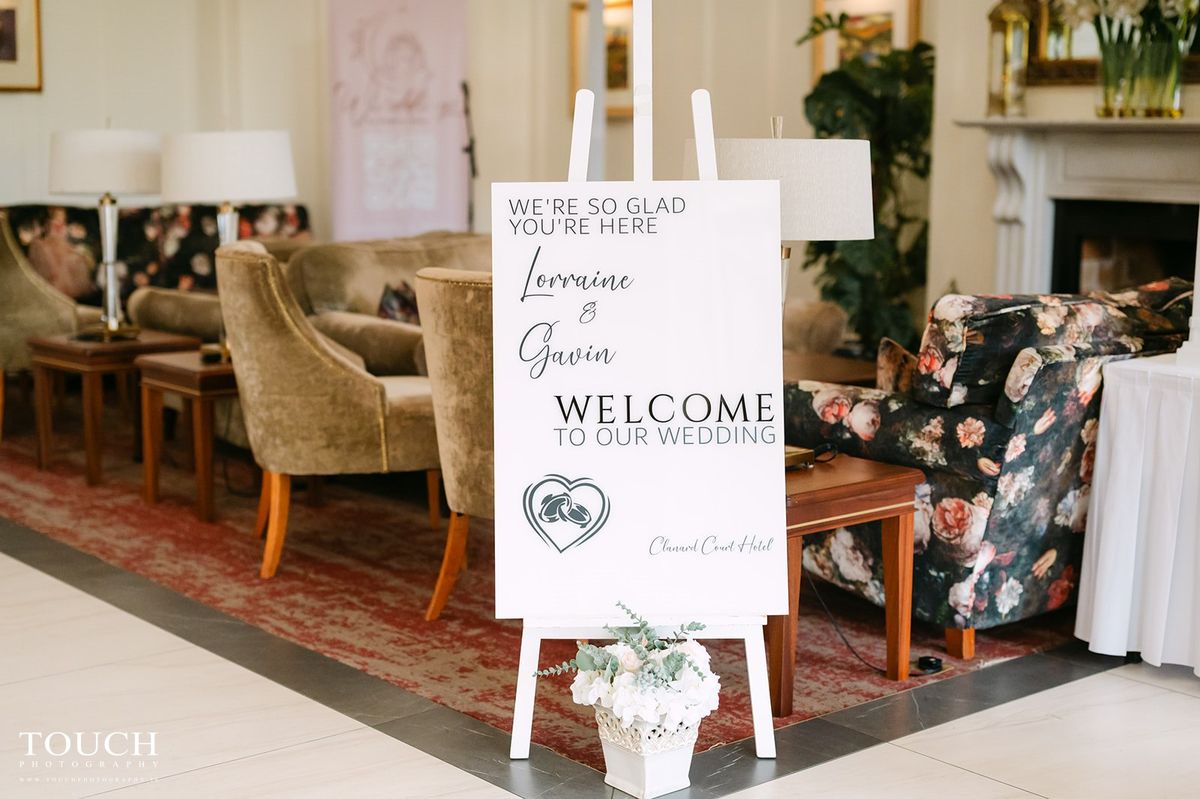 Black and White Welcome Sign