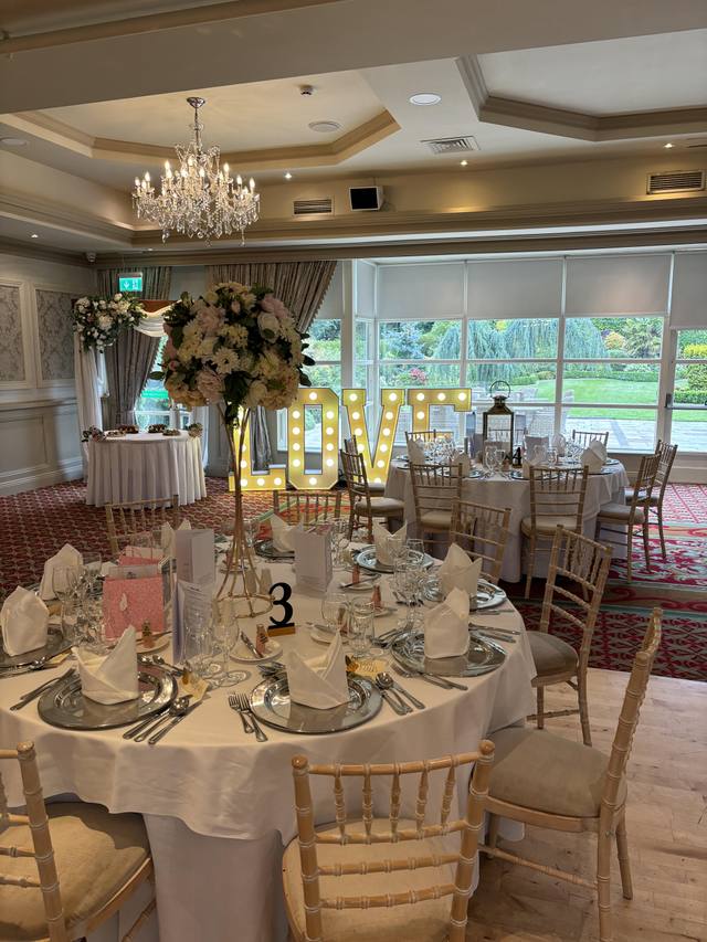 Gold table centrepieces elegant arrangement
