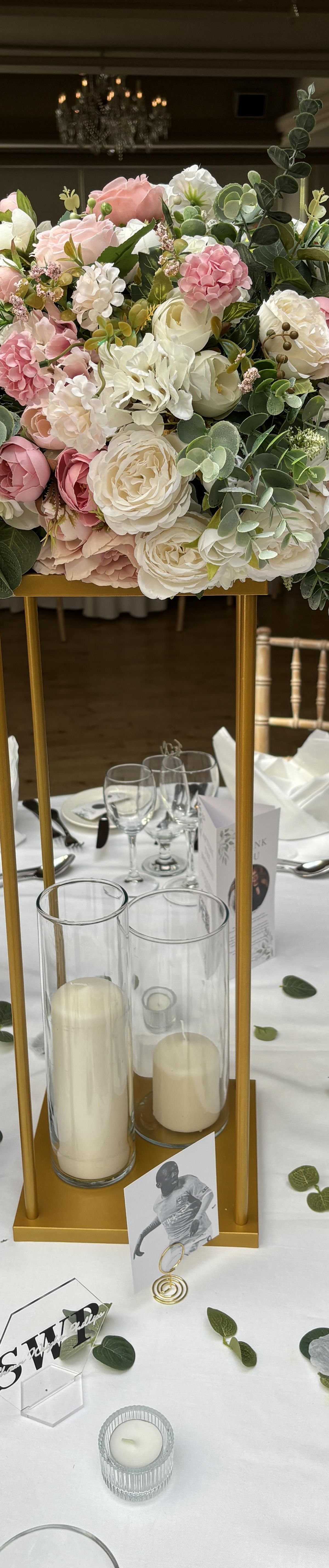 Gold table centrepieces with candles